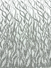 Csipke Couture ezüst tüllön, elefántcsont színben, gyöngy- és flitterfüzérekkel, gyöngyökkel és flitterekkel