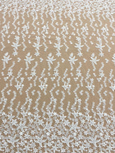 Csillagmintás csipke kristályokkal, gyöngyház gyöngyökkel és flitterekkel