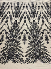 Fekete Couture Csipke Szimmetrikus Mintával, Gyöngyökkel és Flitterekkel