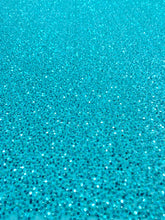 Dantela Couture türkiz általános mintával, gyöngyökkel és flitterekkel