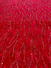 Piros Couture csipke strucctollakkal, gyöngyökkel és flitterekkel