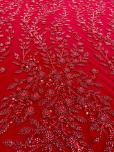 Piros Couture csipke virágmintával, gyöngyökkel, gyöngyöcskékkel és flitterekkel