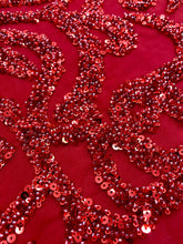 Piros Couture csipke geometriai mintával, gyöngyökkel és flitterekkel