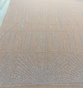 Elefántcsont csipke lineáris mintával, gyöngyökkel és flitterekkel