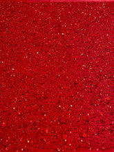 Piros Haute Couture csipke, tükrökkel