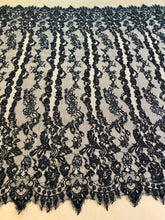 Fekete Haute Couture csipke, Chantilly típus