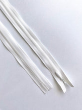 Fermoar rezistent, ascuns, brand YKK, culoare ivory, 70 cm lungime