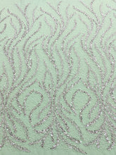 Csipke Couture ezüst színben mentazöld tüllön, gyöngyökkel, gyöngyökkel és flitterekkel