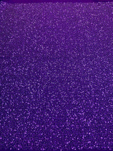 Sötétlila Couture csipke általános mintával, gyöngyökkel és flitterekkel