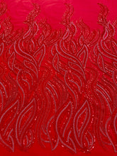 Piros Couture csipke lineáris mintával, gyöngyökkel és flitterekkel