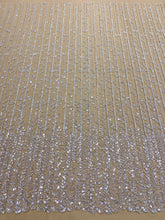 Ezüst Couture Csipke Nude Tüllal, Levélmintával, Gyöngyökkel és Flitterekkel