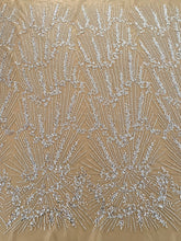 Ezüst Couture Csipke Nude Tüllön Geometrikus Mintával, Gyöngyökkel és Flitterekkel