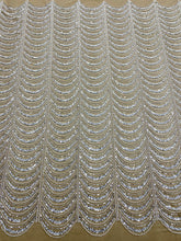 Dantela Couture Argintie pe Tulle Nude cu Model Geometric, cu Perle, Margele si Paiete