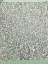 Csipke Couture Ezüst Tüllön Mentazöld Színben, Lineáris Mintával, Gyöngyökkel és Flitterekkel