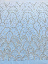 Ezüst Couture Csipke Baby Blue Tüllel, Geometriai Mintával, Gyöngyökkel, Gyöngyöcskékkel és Flitterekkel