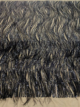 Csipke Couture Fekete Strucc Tollal, Lineáris Mintával, Gyöngyökkel és Flitterekkel