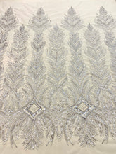 Ezüst Couture Csipke Geometriai Mintával, Gyöngyökkel, Gyöngyöcskékkel és Flitterekkel