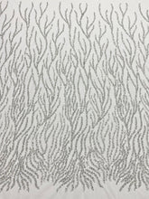 Csipke Couture ezüst tüllön, elefántcsont színben, gyöngy- és flitterfüzérekkel, gyöngyökkel és flitterekkel