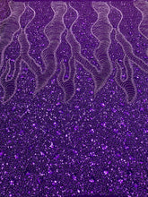 Sötétlila Couture csipke geometriai mintával és virágokkal, gyöngyökkel és flitterekkel