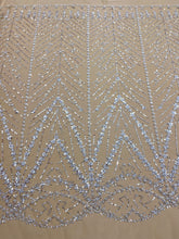 Ezüst Couture Csipke Nude Tüllal Geometrikus Mintával, Gyöngyökkel, Gyöngyöcskékkel és Flitterekkel