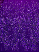 Sötétlila Couture csipke geometriai mintával, gyöngyökkel, gyöngyöcskékkel és flitterekkel