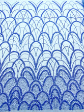 Dantela Couture Égkék Geometriai Mintával, Gyöngyökkel, Gyöngyöcskékkel és Flitterekkel