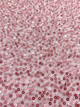 Dantela Couture rózsaszín általános mintával, gyöngyökkel és flitterekkel