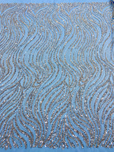 Ezüst Couture Csipke Kék Tüllal, Lineáris Mintával, Gyöngyökkel és Flitterekkel