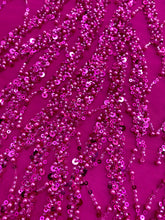 Dantela Couture Fucsia gyöngysorokkal, gyöngyökkel és flitterekkel