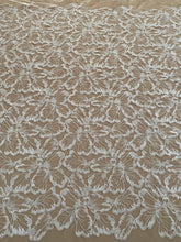 Dantela Couture Ivory virágmintás, gyöngyökkel és flitterekkel