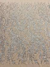 Dantela Argintie cu Model Liniar, cu Margele si Paiete