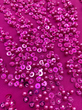 Dantela Couture Fucsia gyöngyökkel, gyöngyökkel és flitterekkel