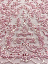 Dantela Couture rózsaszín geometriai mintával, gyöngyökkel és flitterekkel