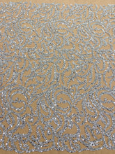 Csipke Couture ezüst tüll nude alapon gyöngyökkel és flitterekkel