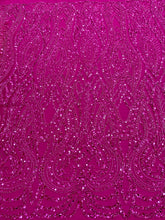 Dantela Couture Fucsia geometriai mintával, gyöngyökkel, gyöngyöcskékkel és flitterekkel