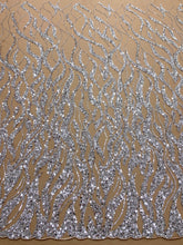 Ezüst Couture Csipke Nude Tüllal, Gyöngyökkel és Flitterekkel