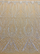 Dantela Couture Argintie pe Tulle Nude cu Model Geometric, cu Perle, Margele si Paiete