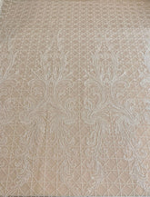 Elefántcsont csipke geometriai mintával, gyöngyökkel és flitterekkel