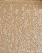 Virágmintás csipke gyöngyökkel és flitterekkel