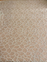 Geometriai mintás csipke gyöngyökkel és flitterekkel