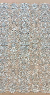 Csipke rácsmintával, gyöngyház gyöngyökkel és flitterekkel