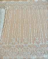 Csipke virágmintával, gyöngyházgyöngyökkel és flitterekkel