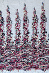 Fekete csipke geometriai mintával, gyöngyökkel, flitterekkel és gyöngyöcskékkel