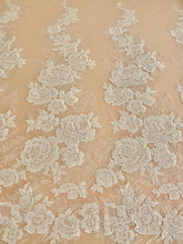 Dantela Couture Ivory virágmintás, gyöngyökkel és flitterekkel