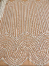 Geometriai mintás csipke gyöngyökkel és flitterekkel