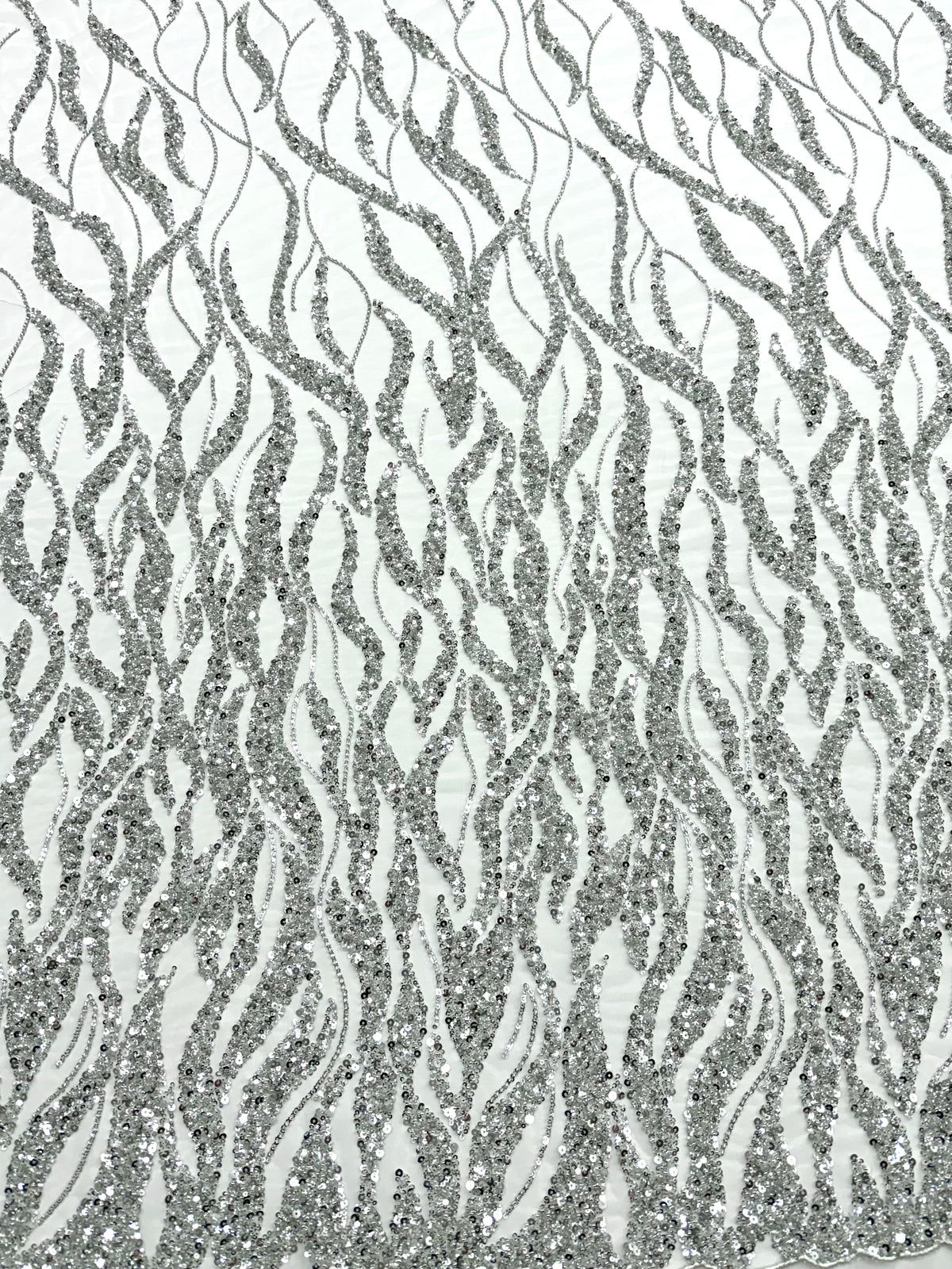 Dantela Couture Argintie pe Tulle Ivory cu Siraguri, cu Margele si Paiete