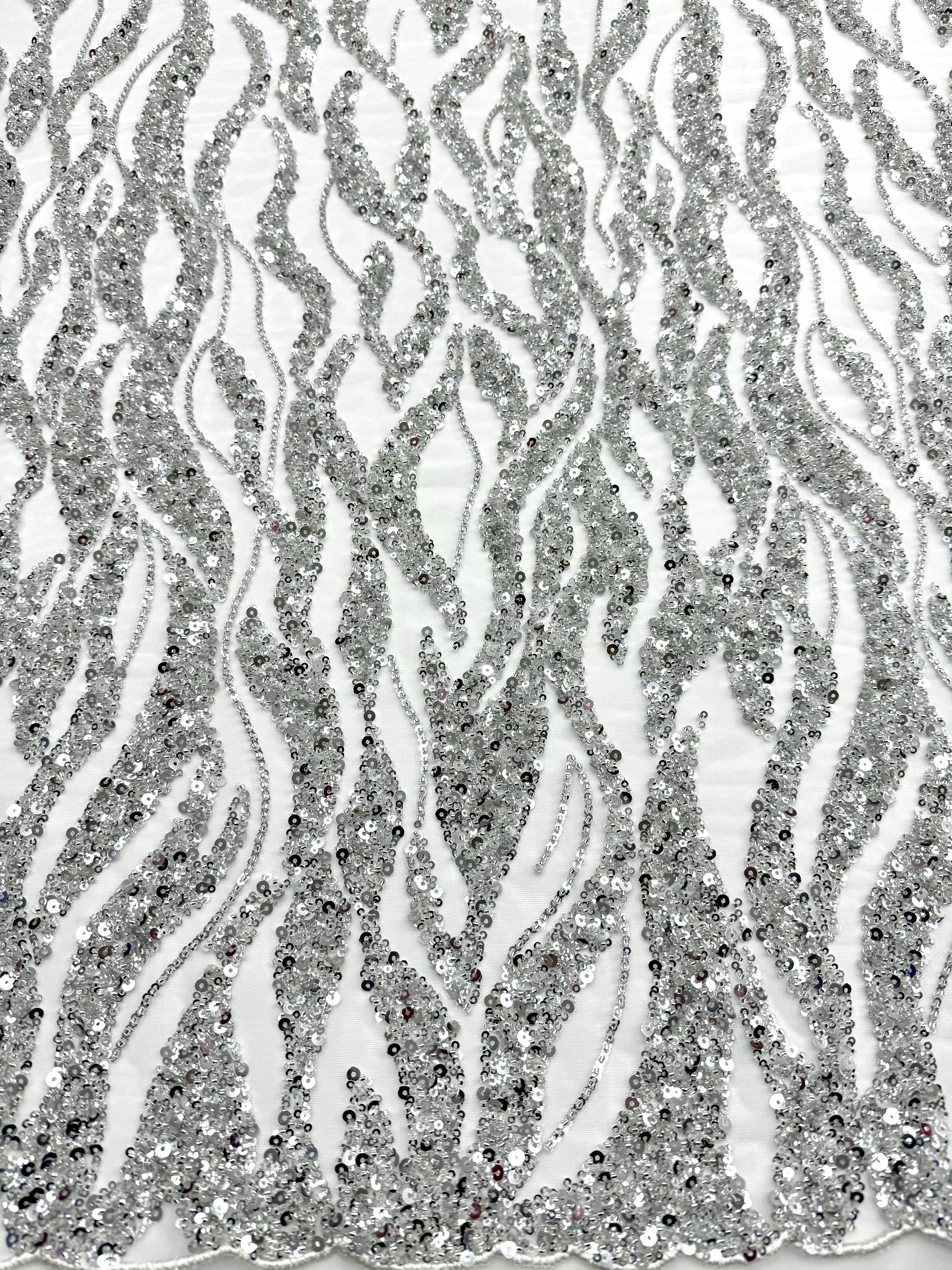 Dantela Couture Argintie pe Tulle Ivory cu Siraguri, cu Margele si Paiete