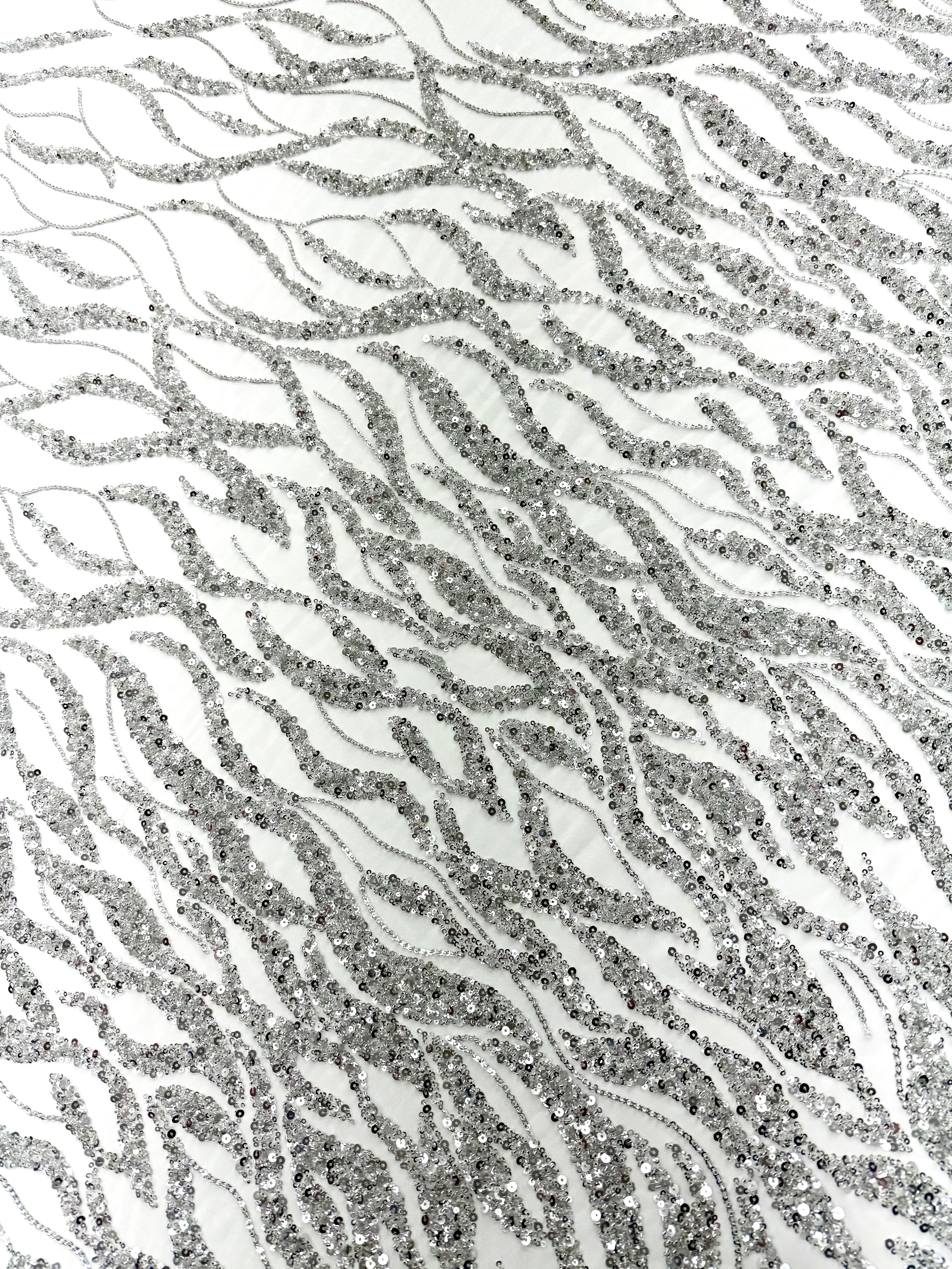 Dantela Couture Argintie pe Tulle Ivory cu Siraguri, cu Margele si Paiete