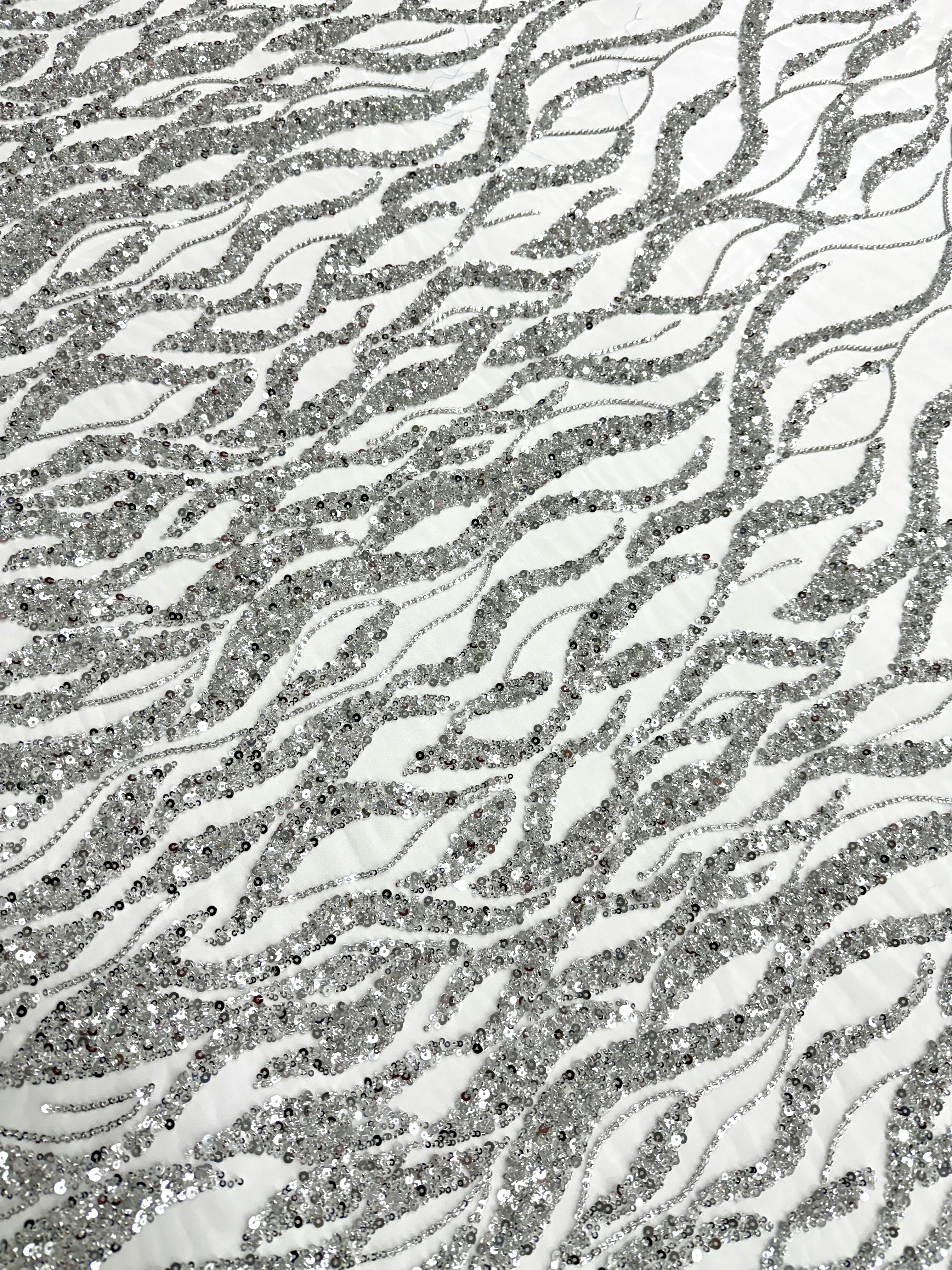 Dantela Couture Argintie pe Tulle Ivory cu Siraguri, cu Margele si Paiete