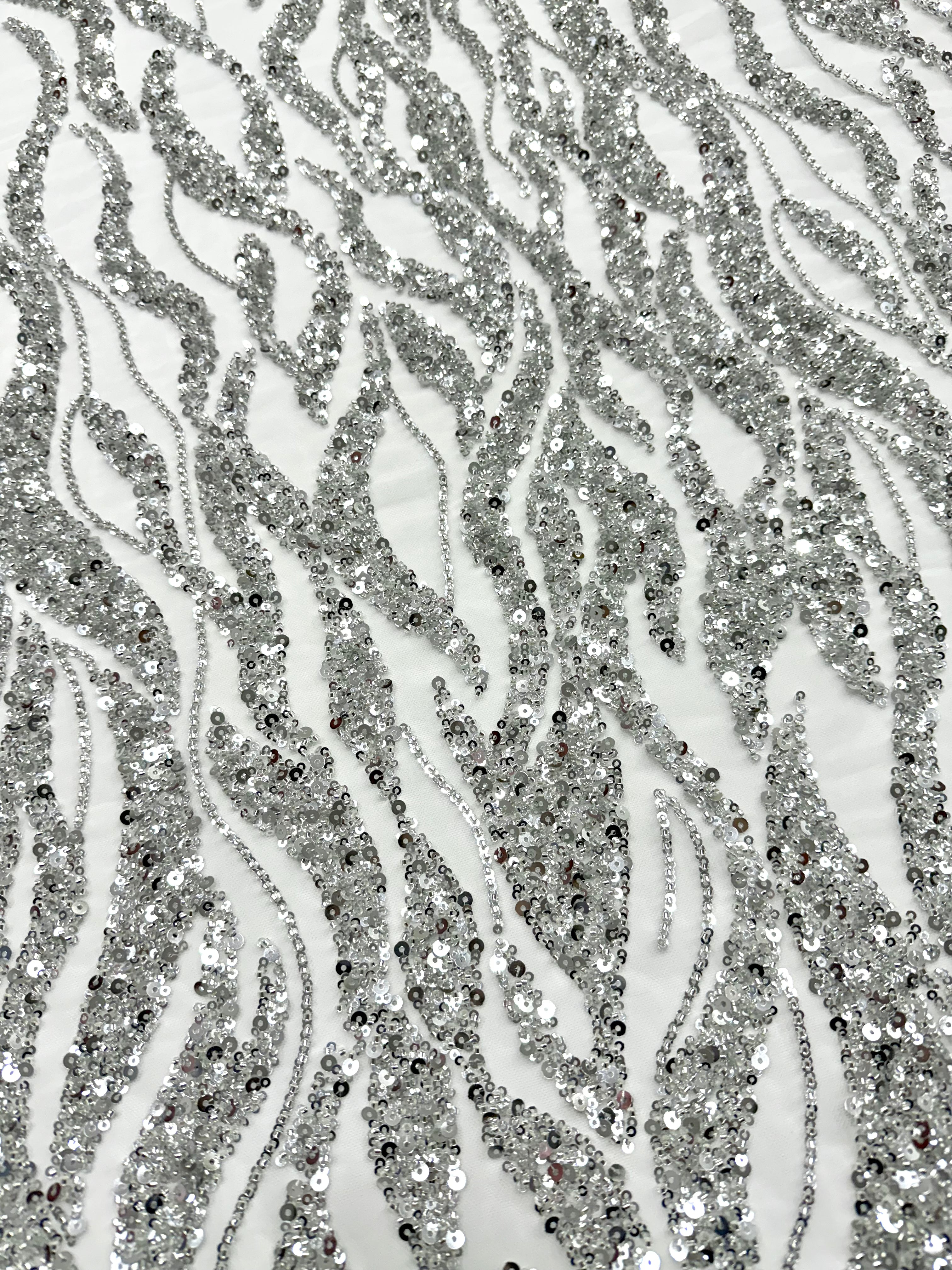 Dantela Couture Argintie pe Tulle Ivory cu Siraguri, cu Margele si Paiete